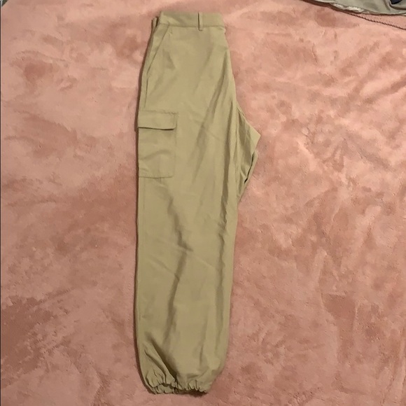Tan Uniqlo Loose Cargo Fit Pants - Picture 1 of 4
